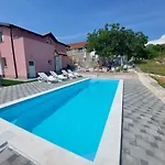 Neyra * Пула