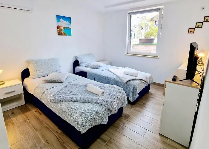 Вілла Neyra Пула