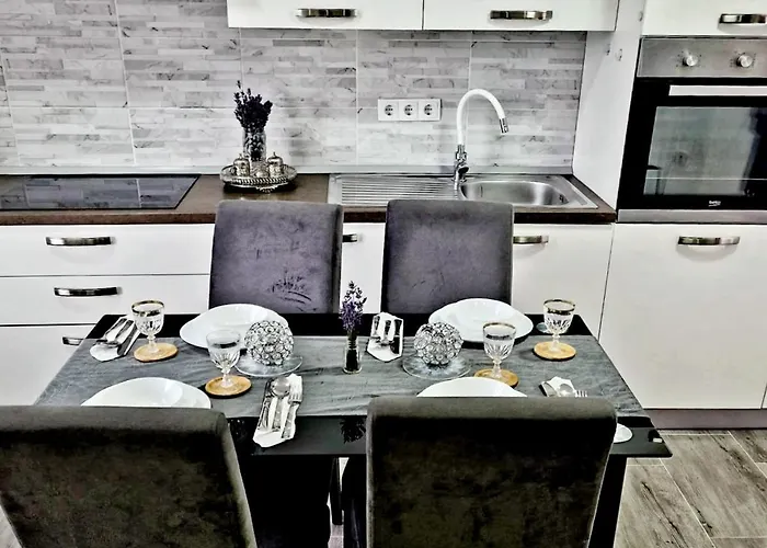 Neyra Вілла Пула