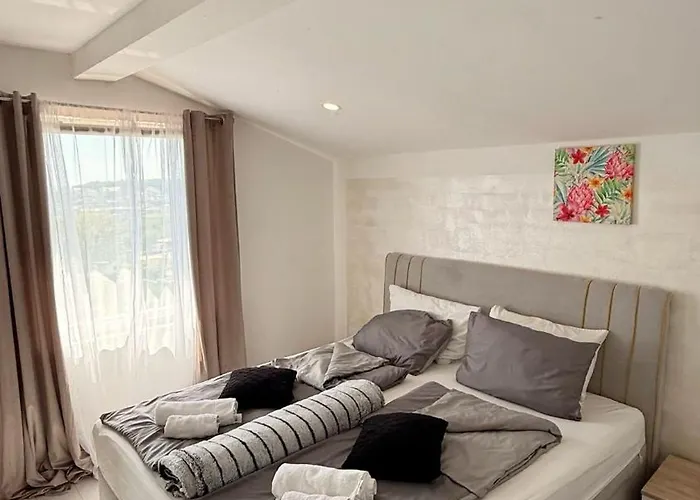 Вілла Neyra Пула