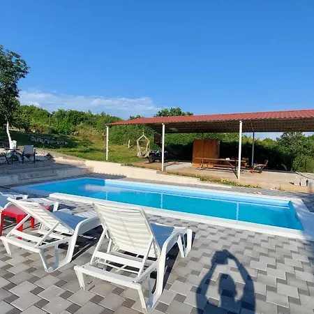 Villa Neyra Pula