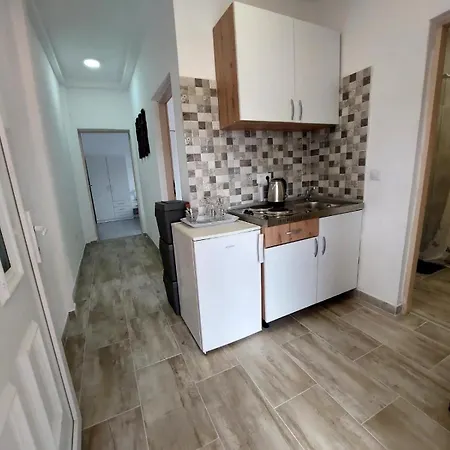 Neyra Villa *