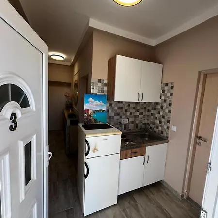 Neyra Villa *