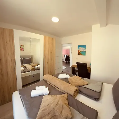 Neyra Villa Pula