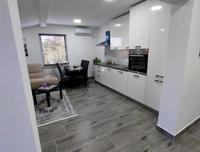 Neyra Βίλα Πούλα